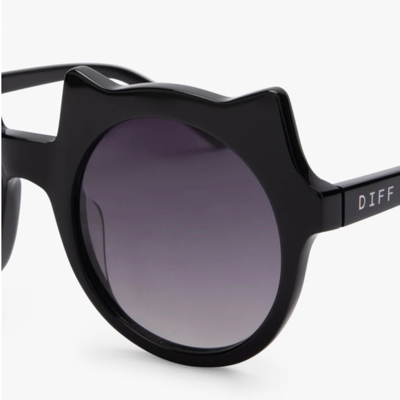 DIFF Lucky Cat Sunglasses Black Grey Gradient Lens - Picture 4 of 7